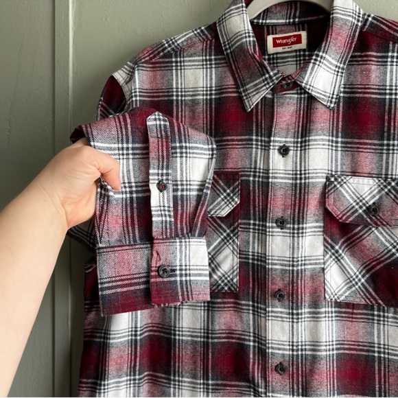Wrangler Men’s Plaid Flannel Shirt Button Down Red White Western - Size Medium - Picture 2 of 8